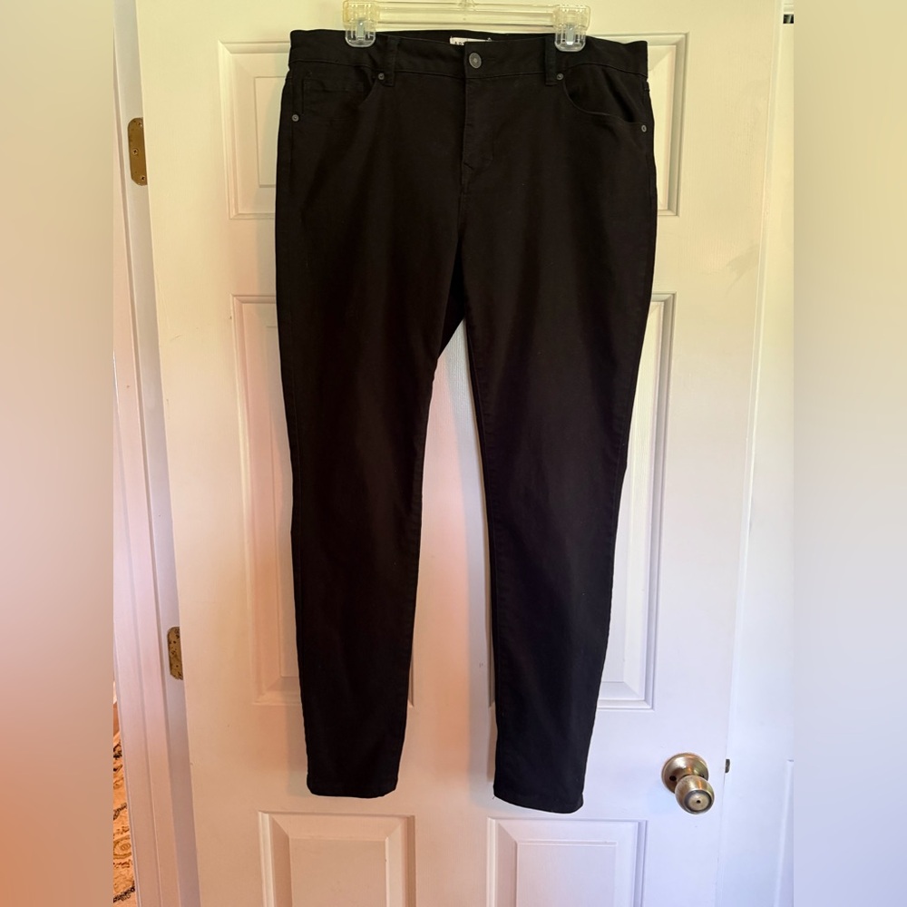 Artisan NY Skinny Black Jeans